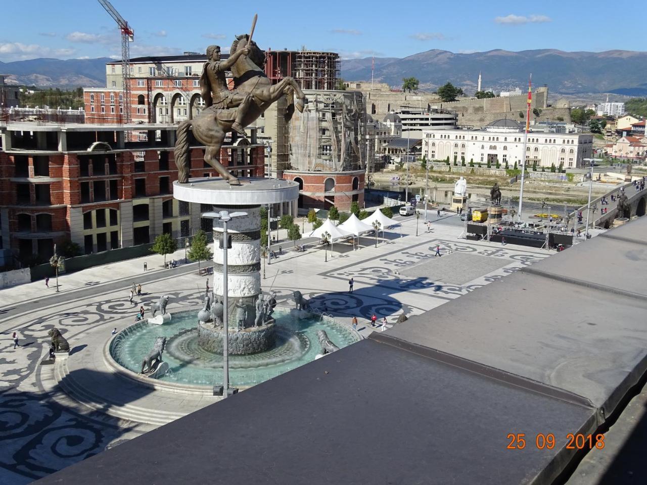 Rooftop Square Vanilla スコピエ エクステリア 写真
